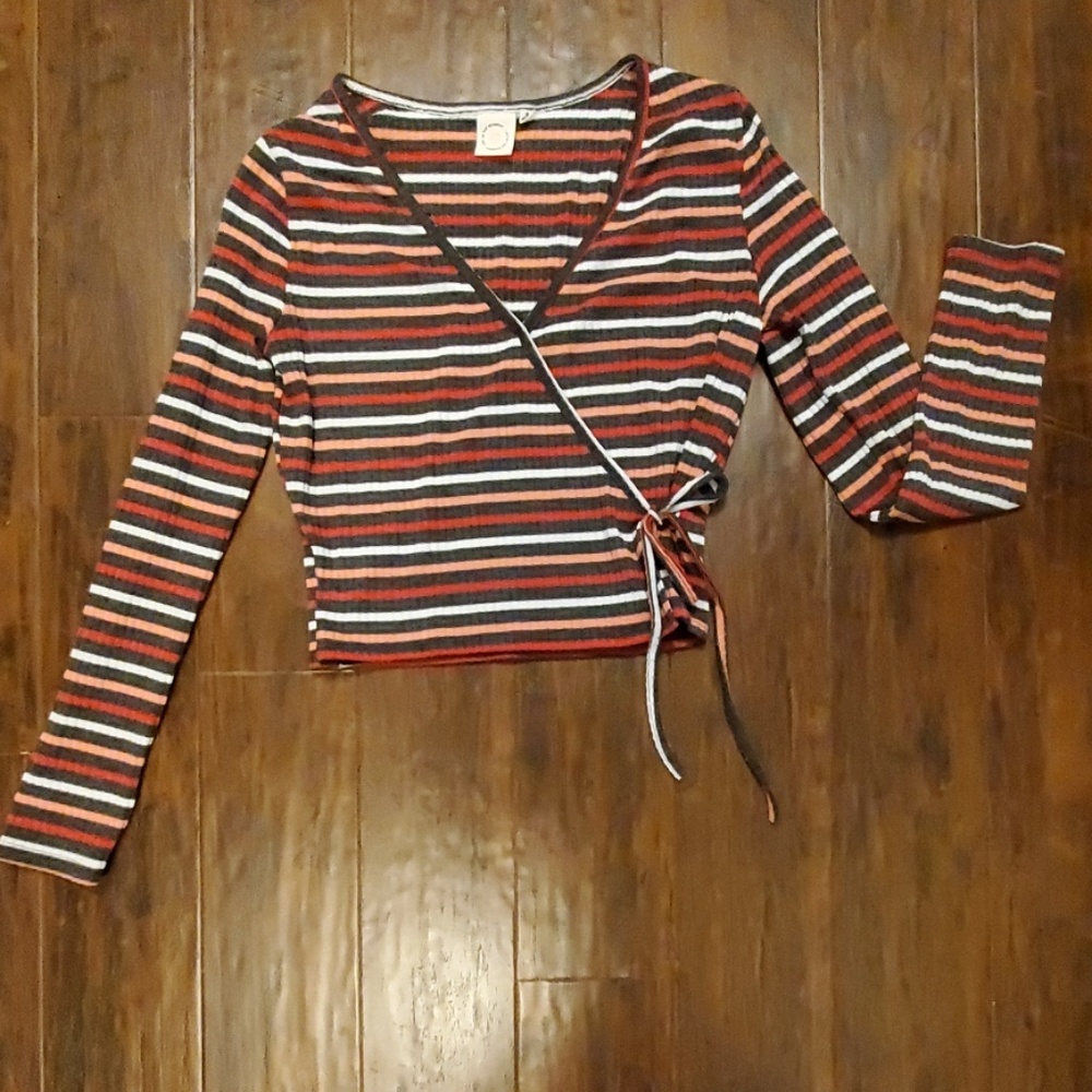 Cross front wrap pull over light sweater top